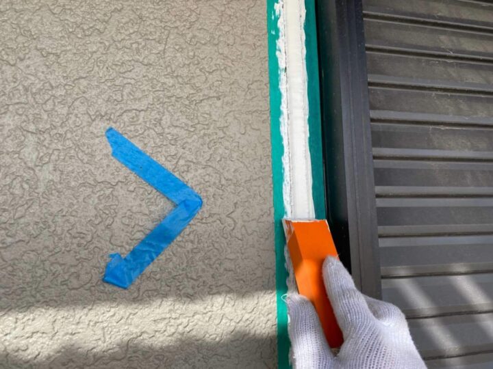 仕上げ作業・サッシシーリング