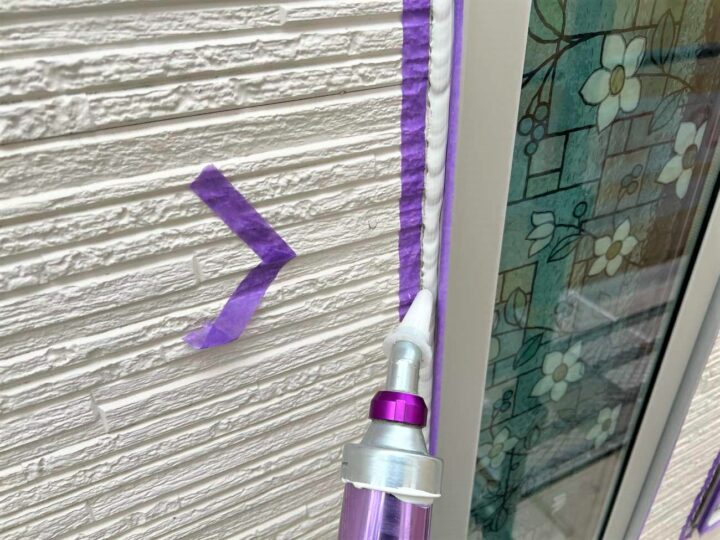 材料充填(サッシシーリング)