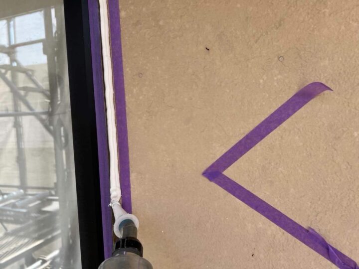 サッシ廻りシーリング (材料充填)