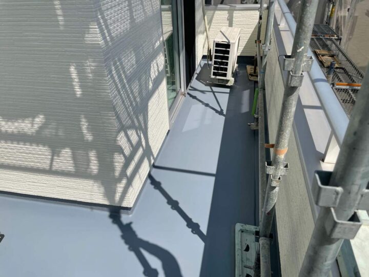 ベランダ 防水塗装 1回目完了