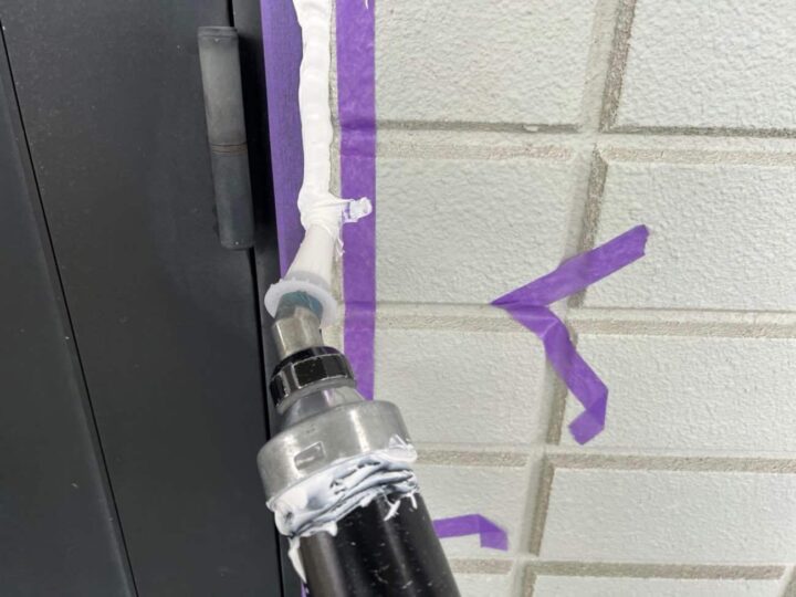 サッシ廻りシーリング (材料充填)