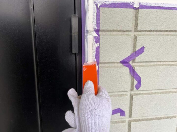 サッシ廻りシーリング(ヘラ仕上げ)