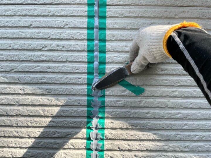 外壁 目地シーリング(ヘラ仕上げ)