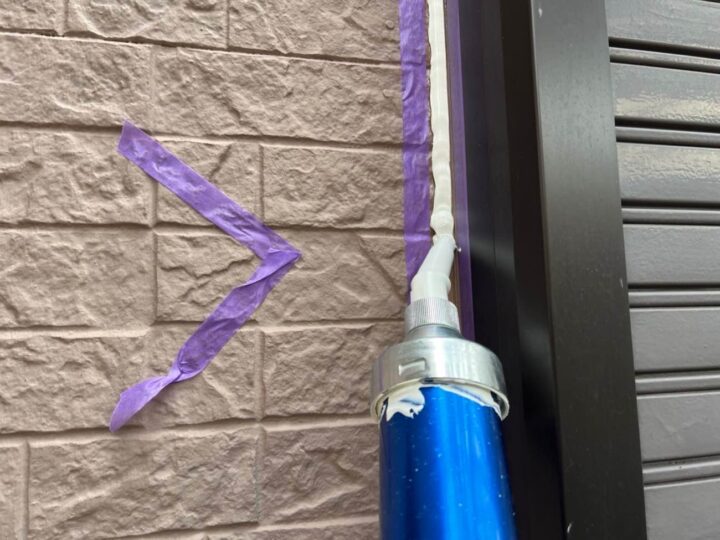 サッシ廻りシーリング (材料充填)