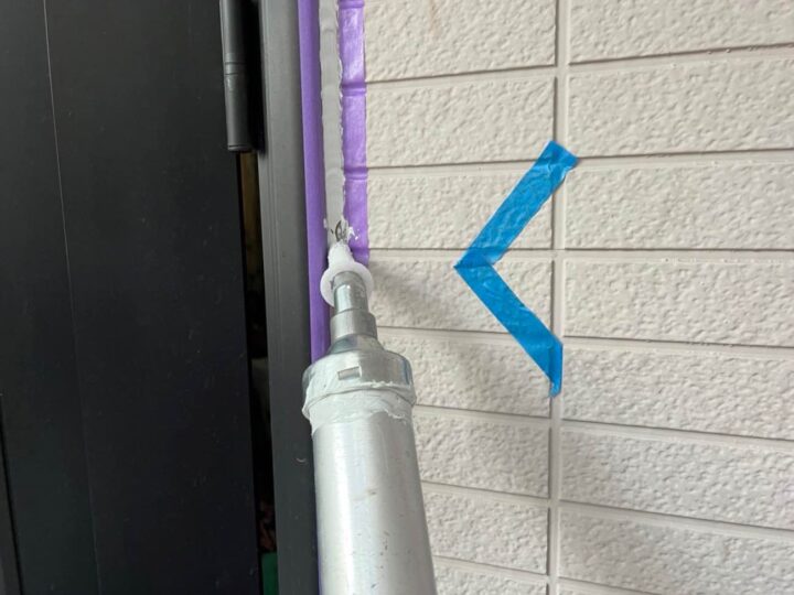 サッシ廻りシーリング (材料充填)