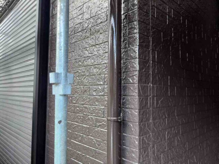 竪樋 上塗り1回目施工後