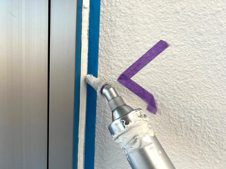 サッシ廻りシーリング (材料充填)