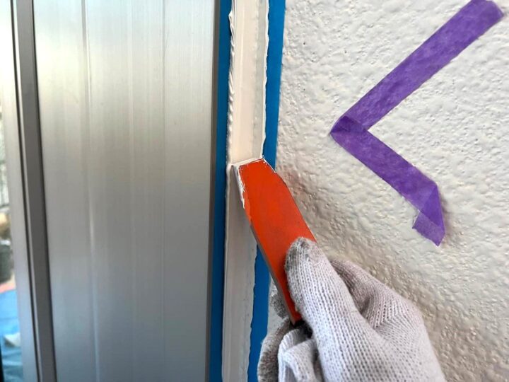 サッシ廻りシーリング(ヘラ仕上げ)