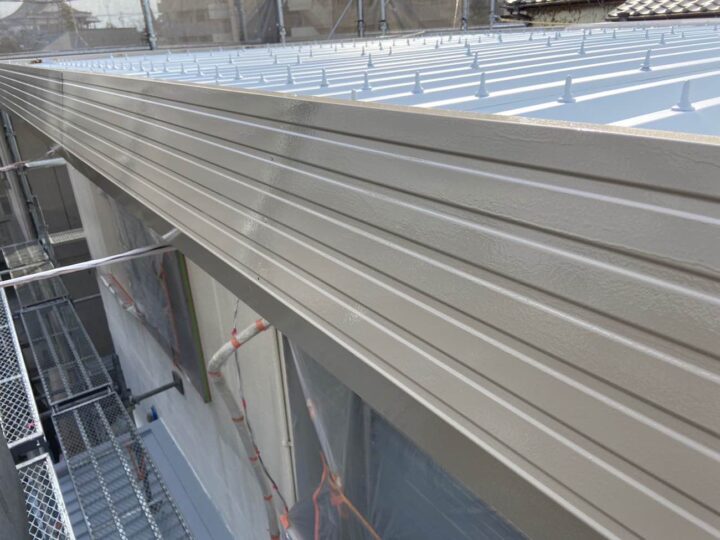 屋根塗装 中塗り 施工中