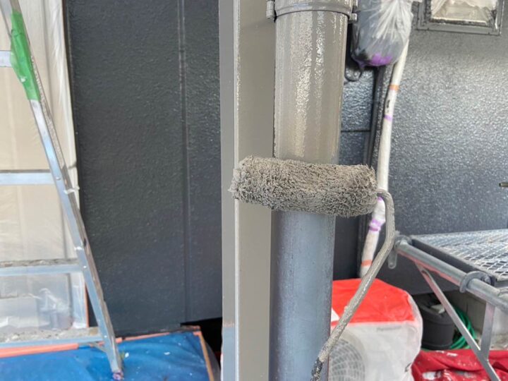 竪樋 上塗り1回目