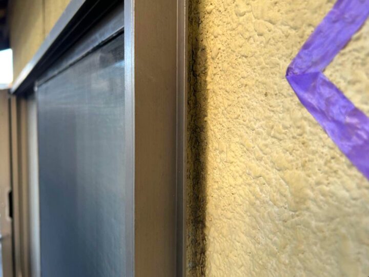 サッシ廻りシーリング (施工前)