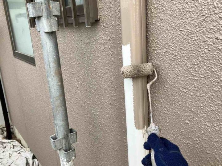 竪樋 上塗り1回目