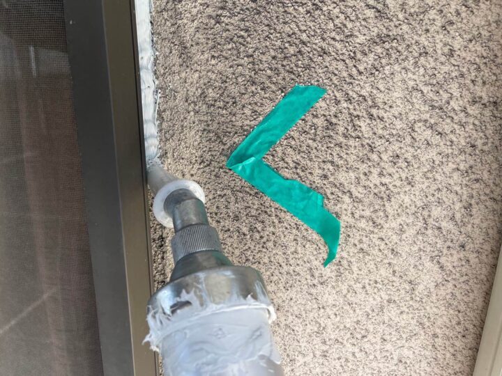 サッシ廻りシーリング (材料充填)