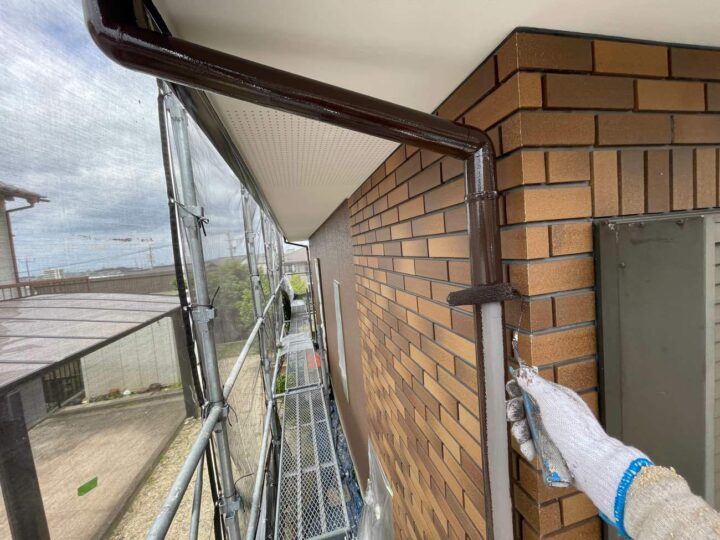 竪樋 上塗り1回目