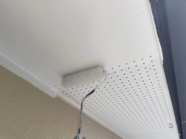 軒天 上塗り1回目