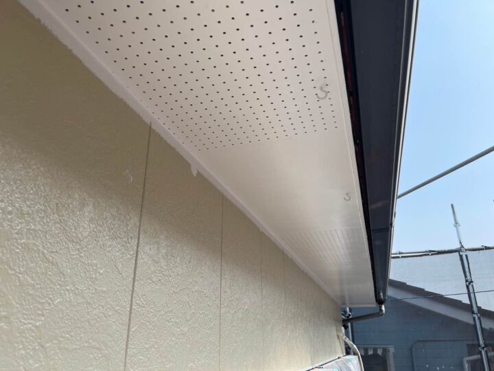 軒天 上塗り1回目 施工後