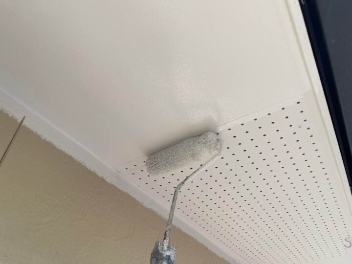 軒天 上塗り2回目