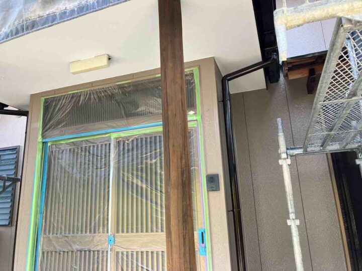 玄関ポーチ柱 上塗り1回目 施工後