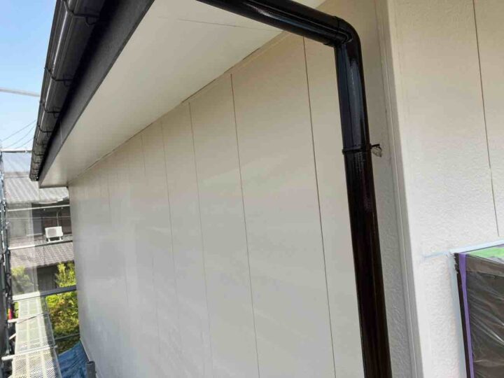 竪樋 上塗り1回目 施工後