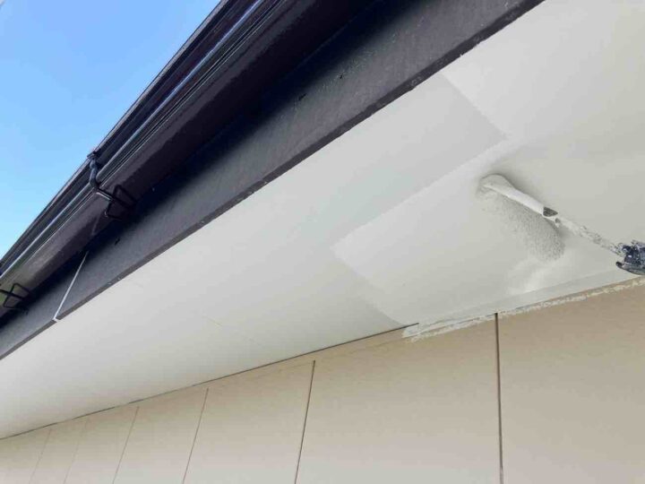 軒天 上塗り1回目