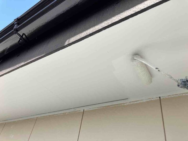 軒天 上塗り2回目