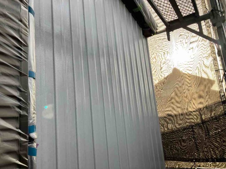 トタン壁 下塗り 施工後
