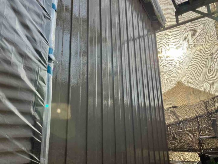 トタン壁 中塗り 施工後