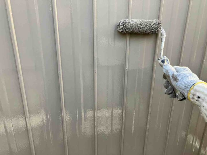 トタン壁上塗り