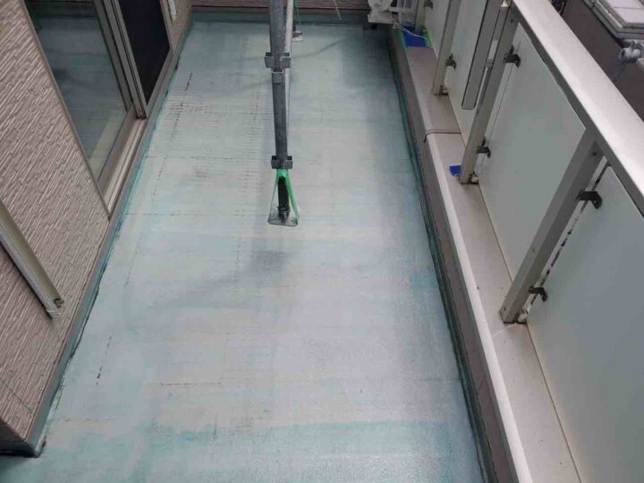 ベランダ防水 プライマー塗布