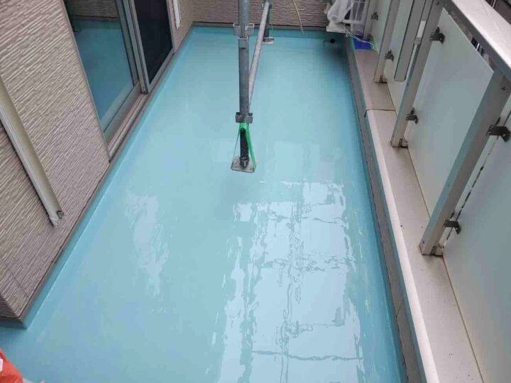 ベランダ防水 ウレタン塗布1回目