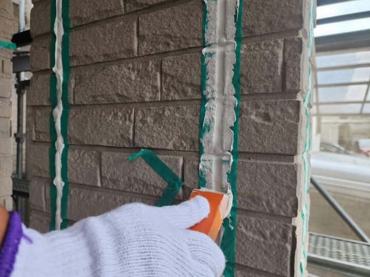 外壁 目地シーリング(ヘラ仕上げ)