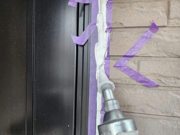 サッシ廻りシーリング (材料充填)