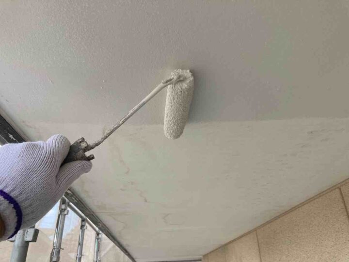 軒天 上塗り1回目