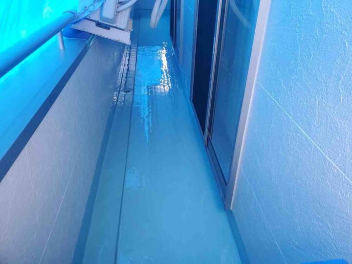 ベランダ防水 ウレタン塗布1回目
