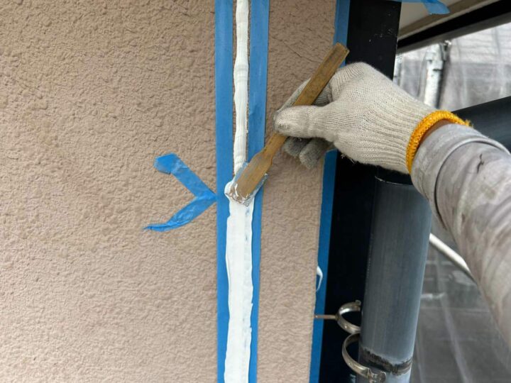 外壁 目地シーリング(ヘラ仕上げ)