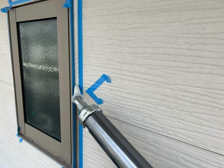 サッシ廻りシーリング (材料充填)