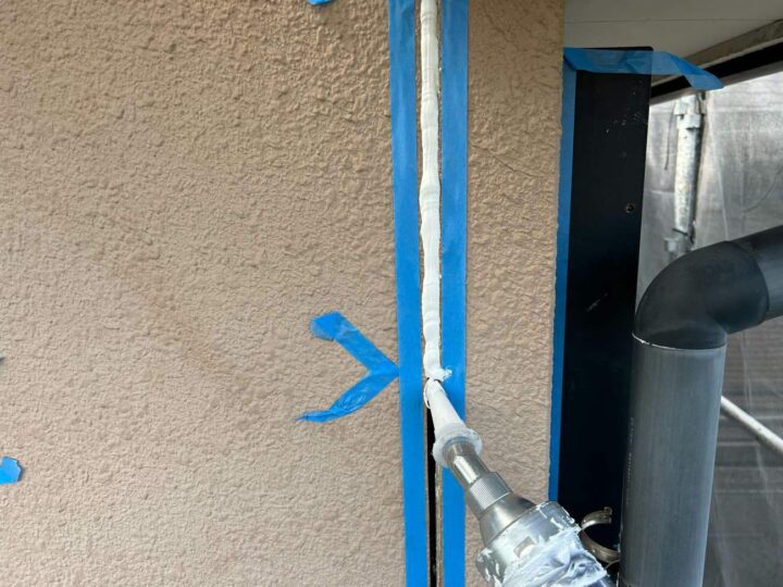 サッシ廻りシーリング (材料充填)