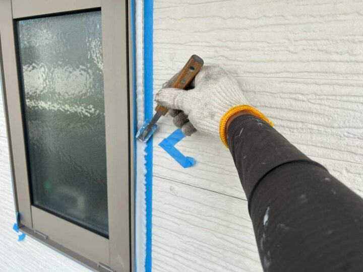 サッシ廻りシーリング (ヘラ仕上げ)