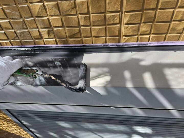 シャッターボックス 上塗り1回目