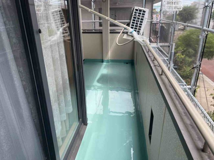 ベランダ防水 ウレタン塗布2回目