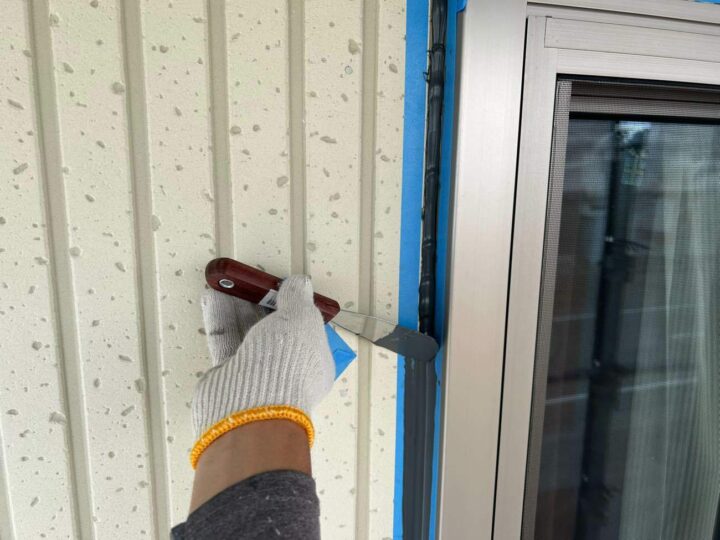 サッシ廻りシーリング (ヘラ仕上げ)