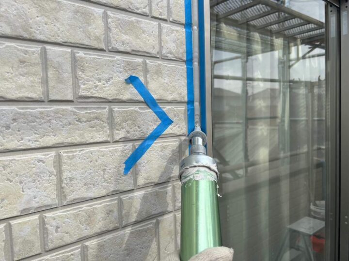 サッシ廻りシーリング (材料充填)