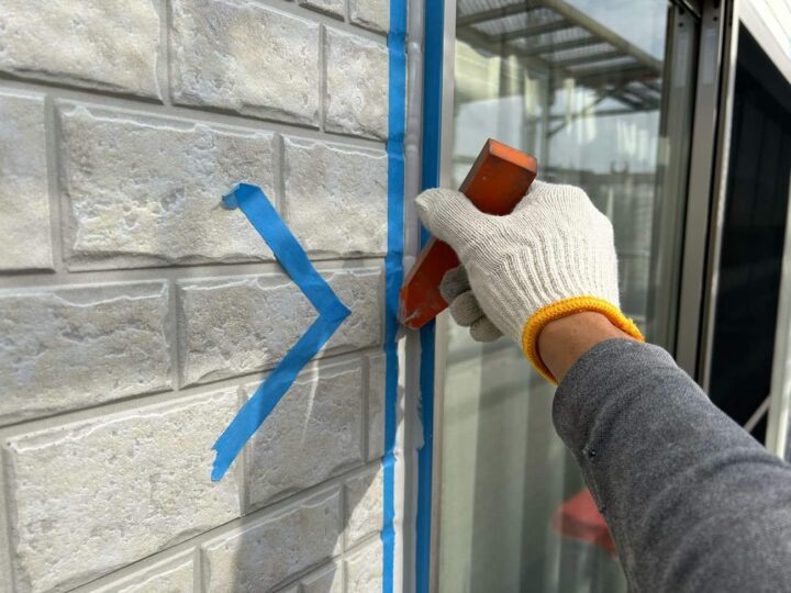 サッシ廻りシーリング (ヘラ仕上げ)