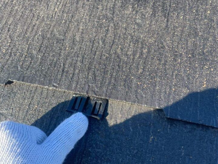 屋根塗装 タスペーサー取付(縁切り作業)