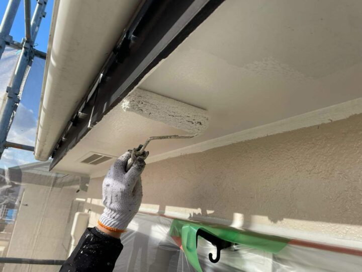 軒天 上塗り2回目