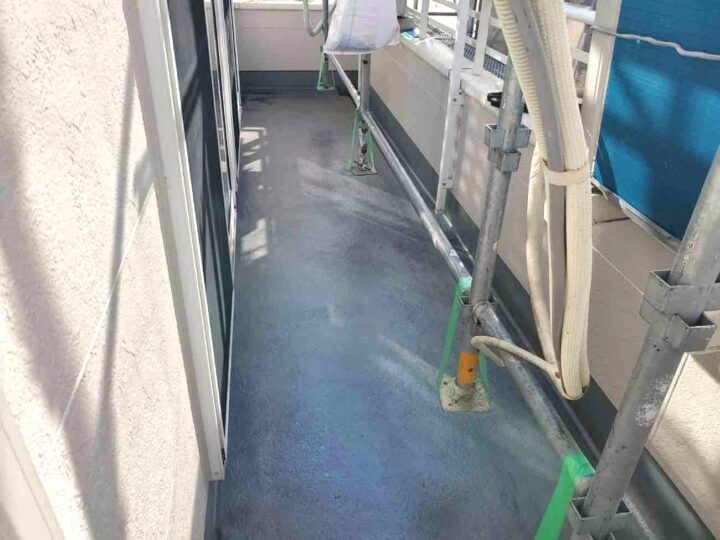 ベランダ防水 プライマー塗布