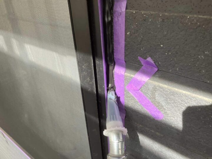 サッシ廻りシーリング (材料充填)