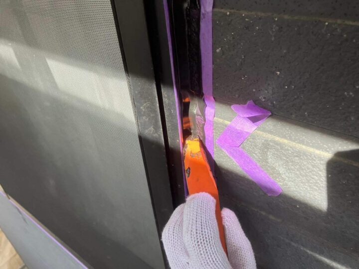 サッシ廻りシーリング(ヘラ仕上げ)