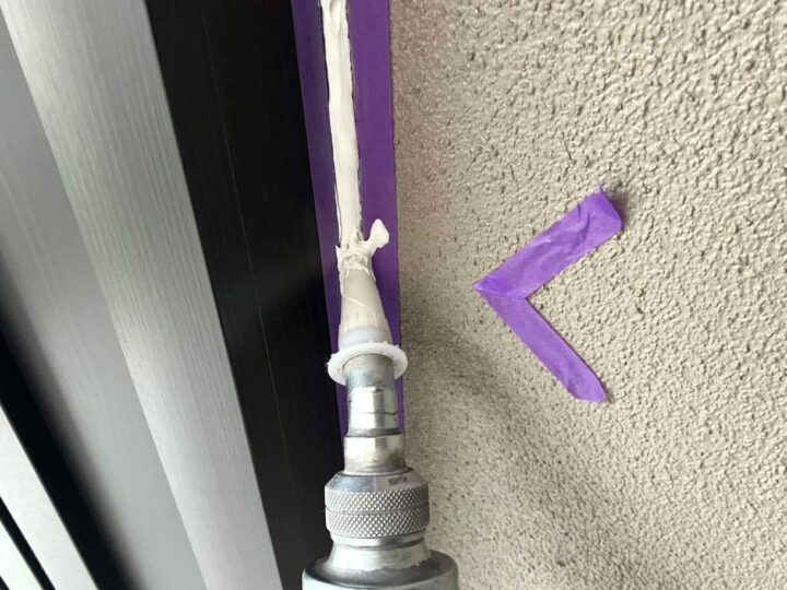 サッシ廻りシーリング (材料充填)