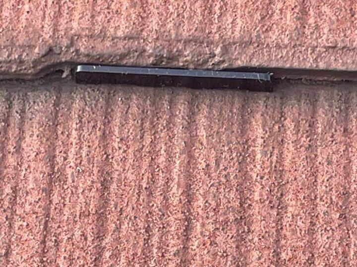 屋根 タスペーサー取付(縁切り作業)